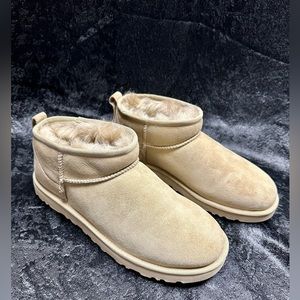 UGG Classic Ultra Mini Boot Mens Size 10 equivalent to Women’s size 11.5 NEW